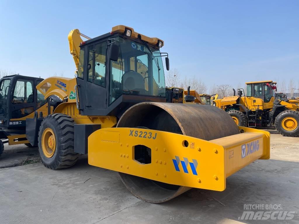 XCMG XS 223 J Single drum rollers