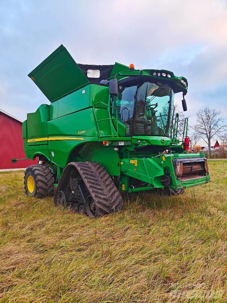 John Deere S690i Combine Harvesters