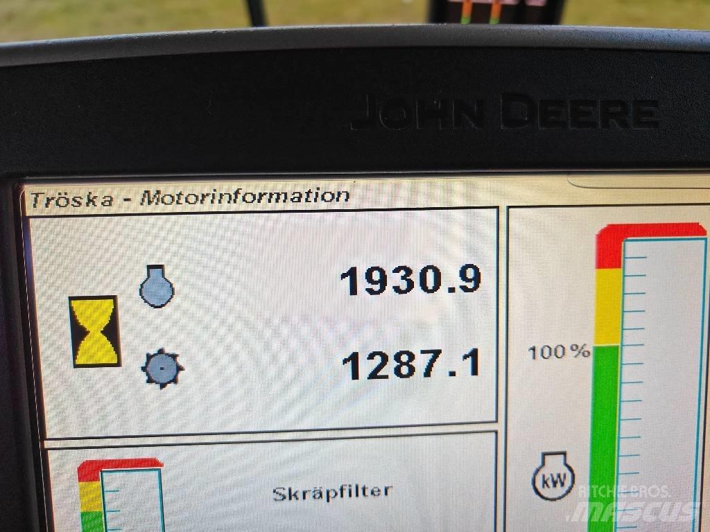 John Deere S690i Combine Harvesters