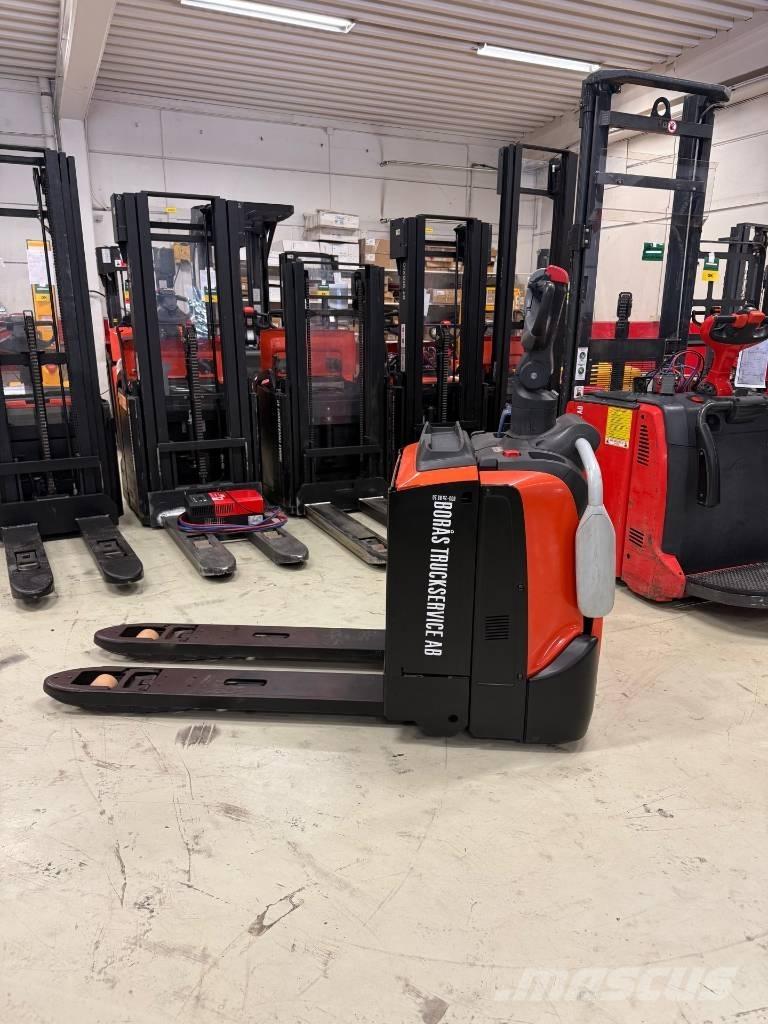 Toyota truck LPE 200 Low lifter with platform