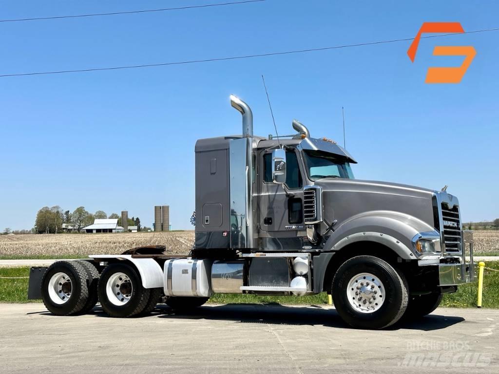 Mack Titan TD 713 Cab & Chassis Trucks