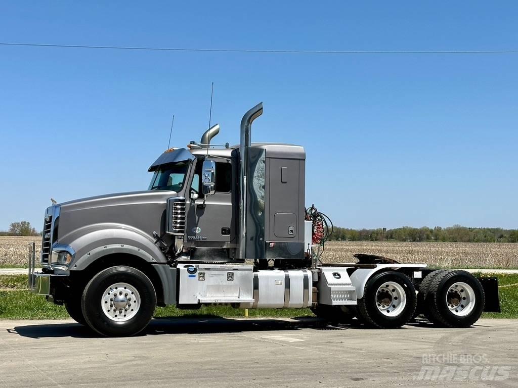Mack Titan TD 713 Cab & Chassis Trucks