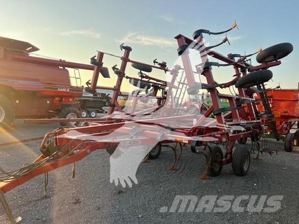 Case IH 4300 Cultivators