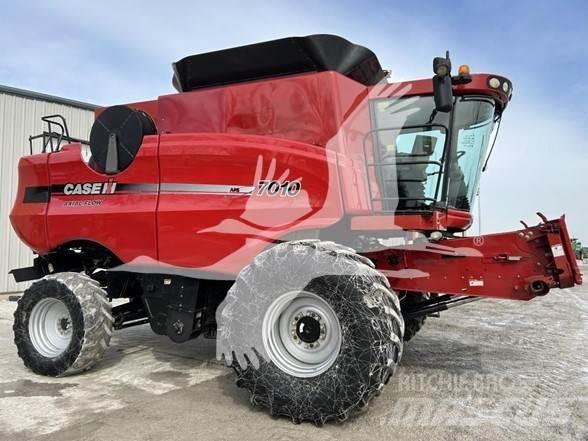Case IH 7010 Combine Harvesters