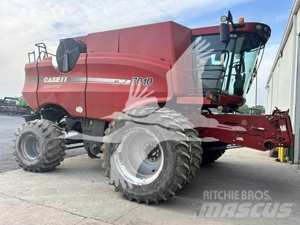 Case IH 7010 Combine Harvesters
