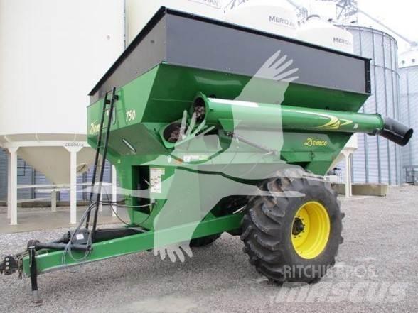 Demco 750 Grain / Silage Trailers