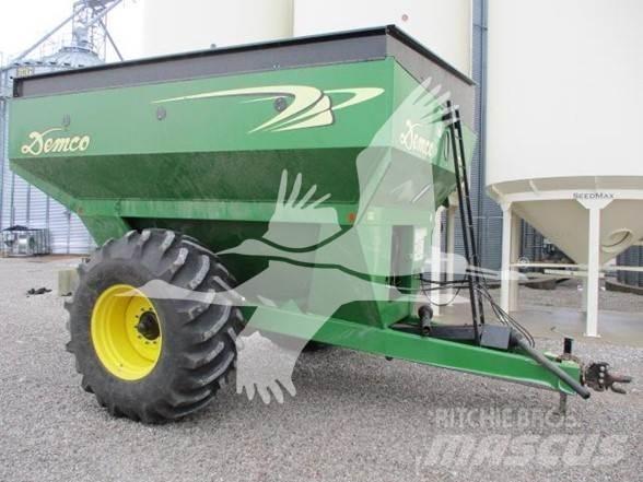 Demco 750 Grain / Silage Trailers