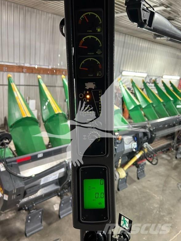 Gleaner S68 Combine Harvesters