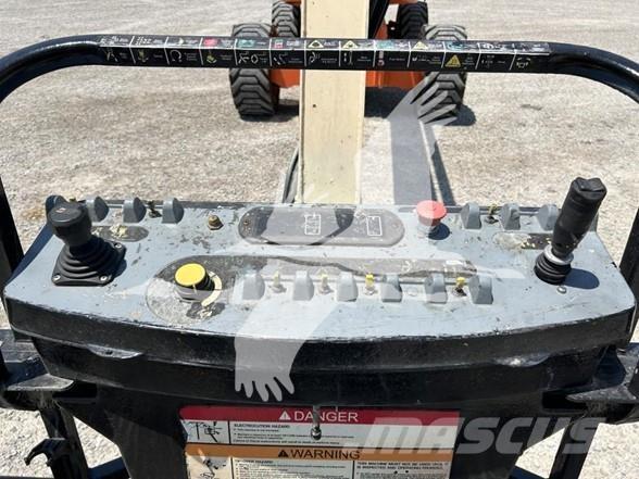 JLG 800A Articulated boom lifts