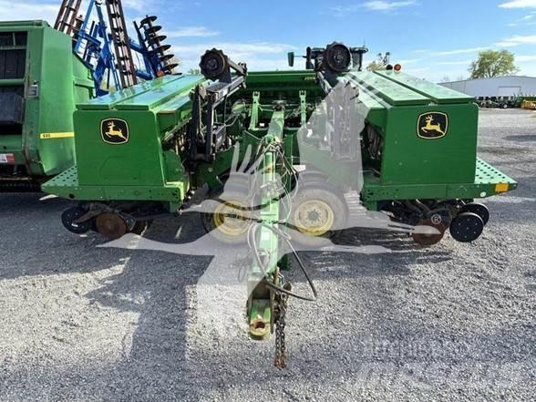 John Deere 455 Farm Drills