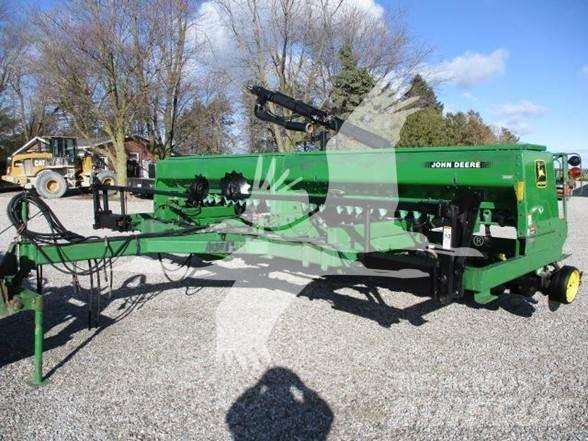 John Deere 750 Farm Drills
