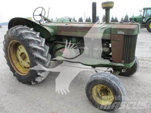 John Deere 820 Tractors