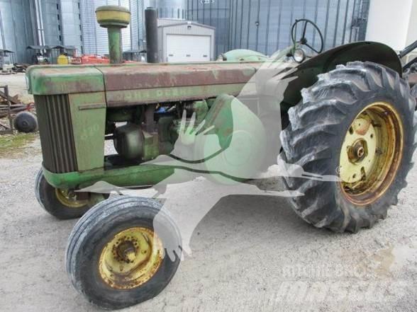 John Deere 820 Tractors
