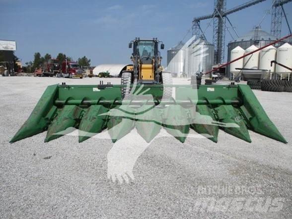 John Deere 843 Combine harvester heads