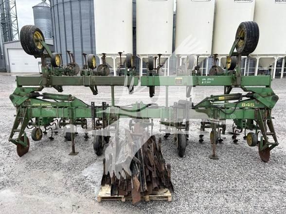 John Deere 845 Cultivators