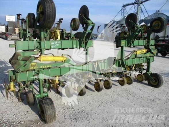 John Deere 85 Cultivators