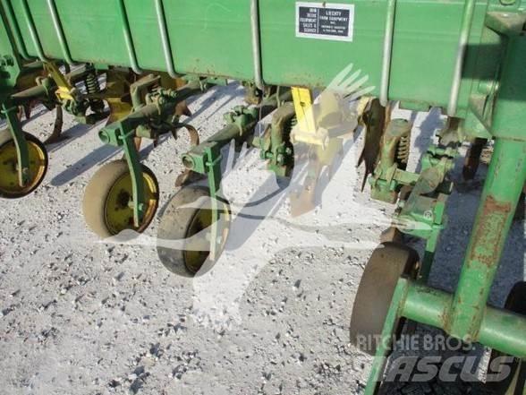 John Deere 85 Cultivators