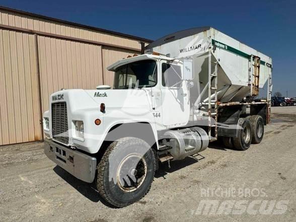 Mack R686ST Other