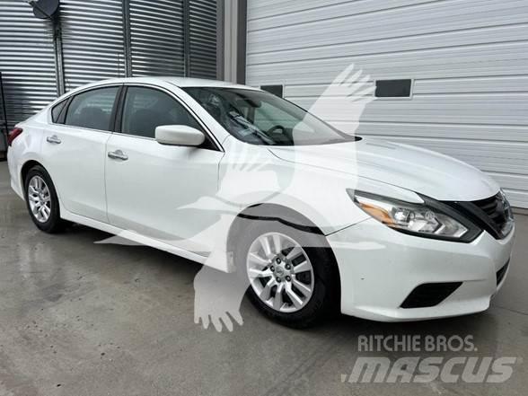 Nissan ALTIMA Automobiles / SUVS