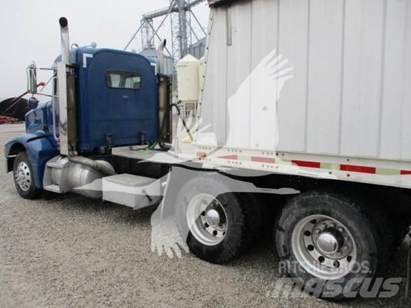 Peterbilt 385 Conventional Trucks / Tractor Trucks