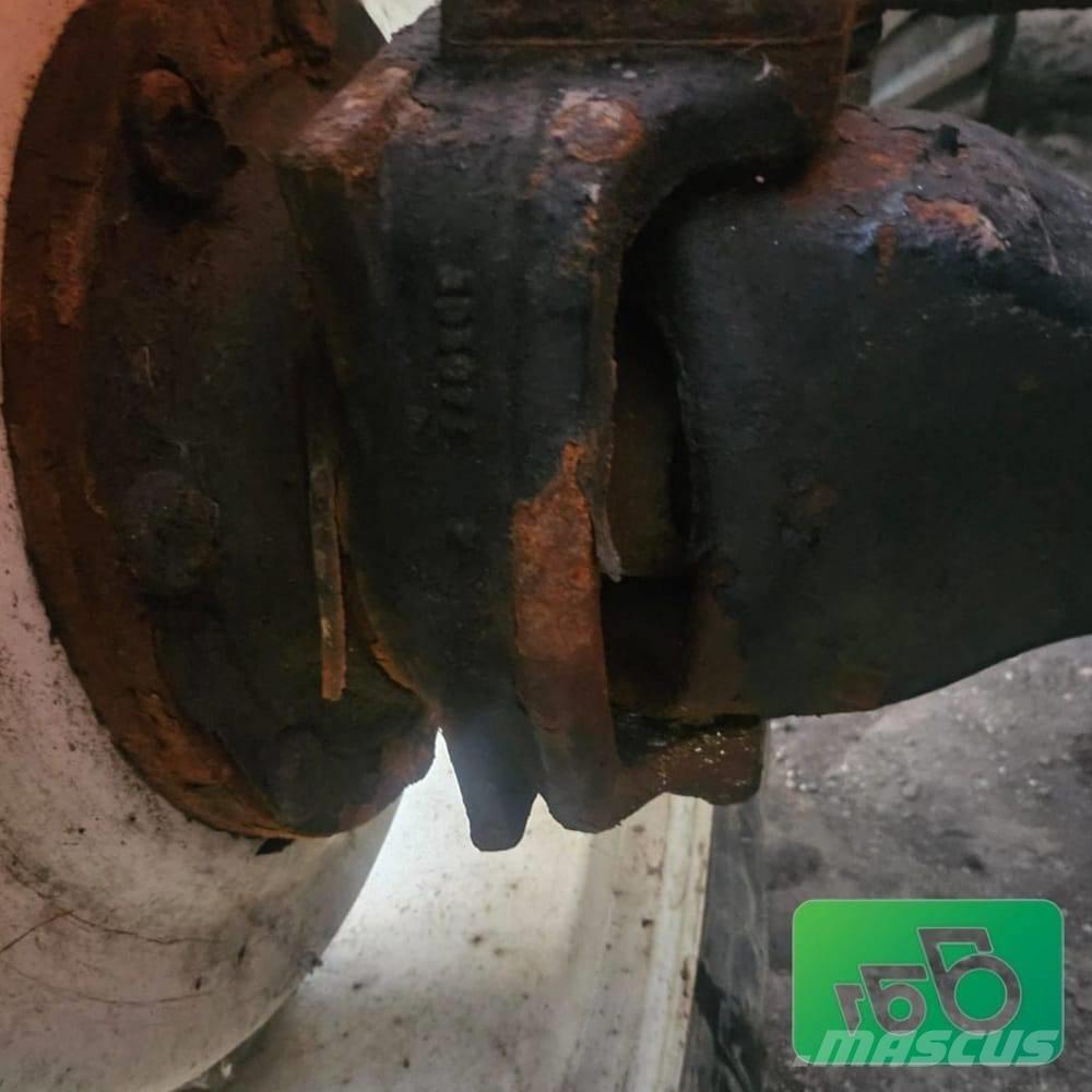Valmet 8350. Parts Tractors