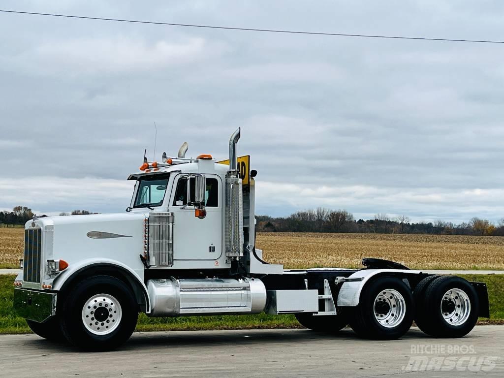 Peterbilt 378 Conventional Trucks / Tractor Trucks
