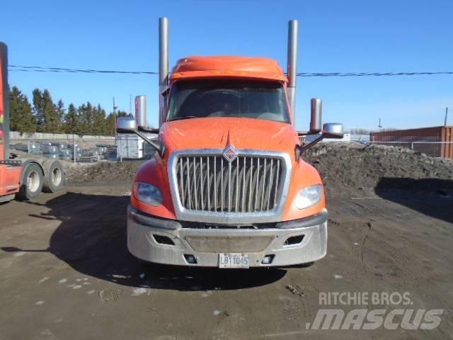 International LT 625 Conventional Trucks / Tractor Trucks
