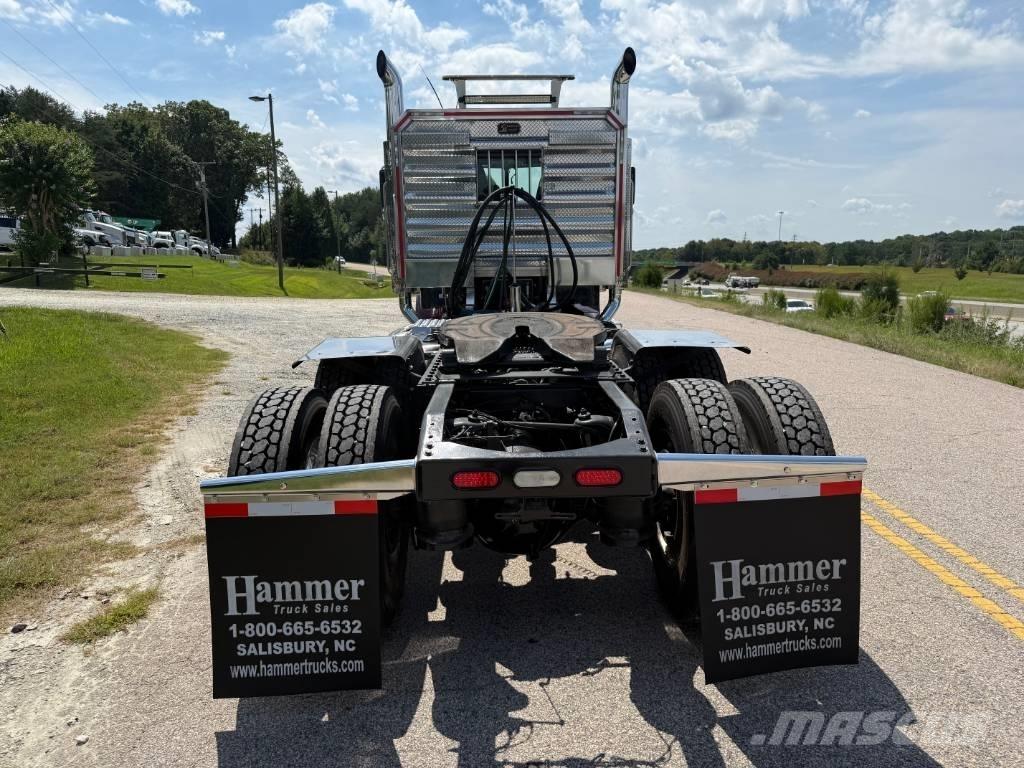 Peterbilt 389 Conventional Trucks / Tractor Trucks