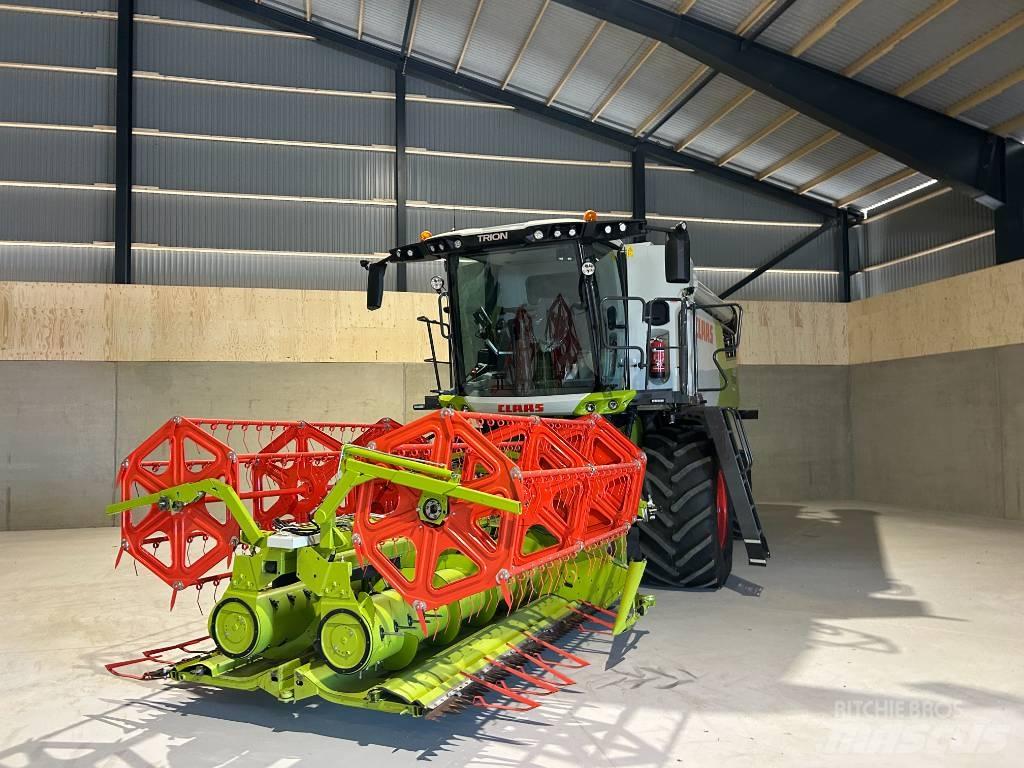 CLAAS Trion 520 Combine Harvesters