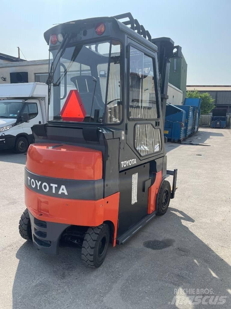 Toyota 7FBMF30 Electric Forklifts