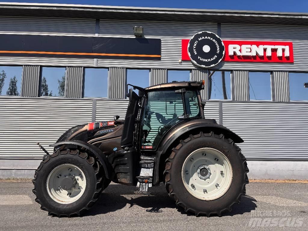 Valtra T 215 Versu Tractors