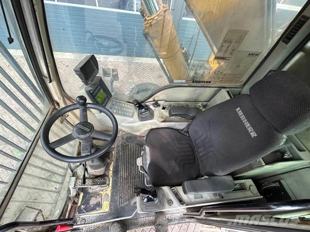 Liebherr A924C Waste / Industry Handlers
