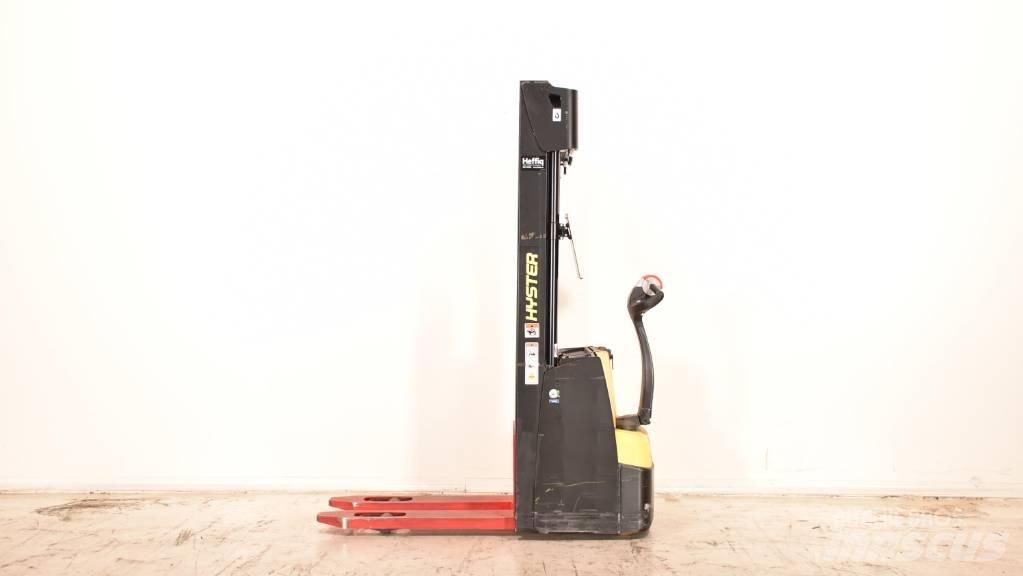 Hyster S 1.0 Pedestrian stacker