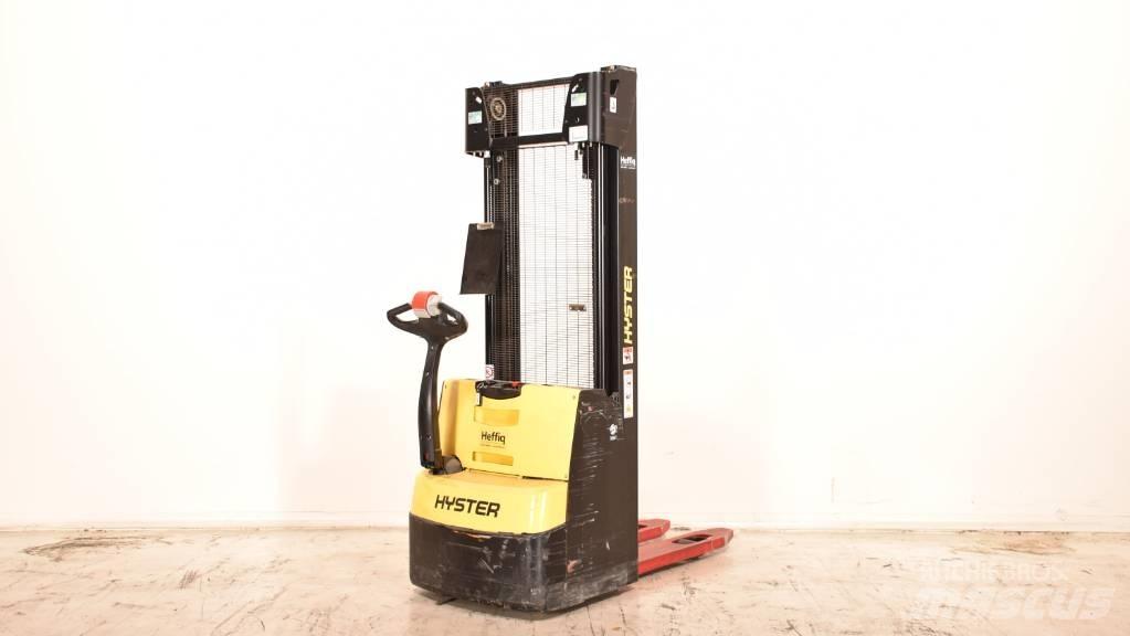Hyster S 1.0 Pedestrian stacker