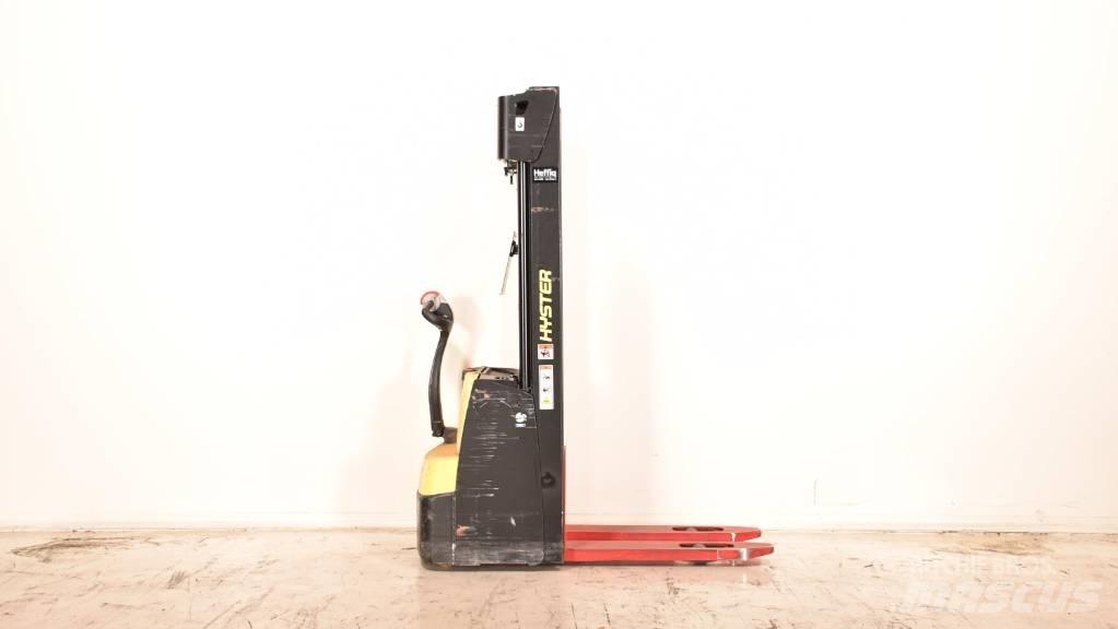 Hyster S 1.0 Pedestrian stacker