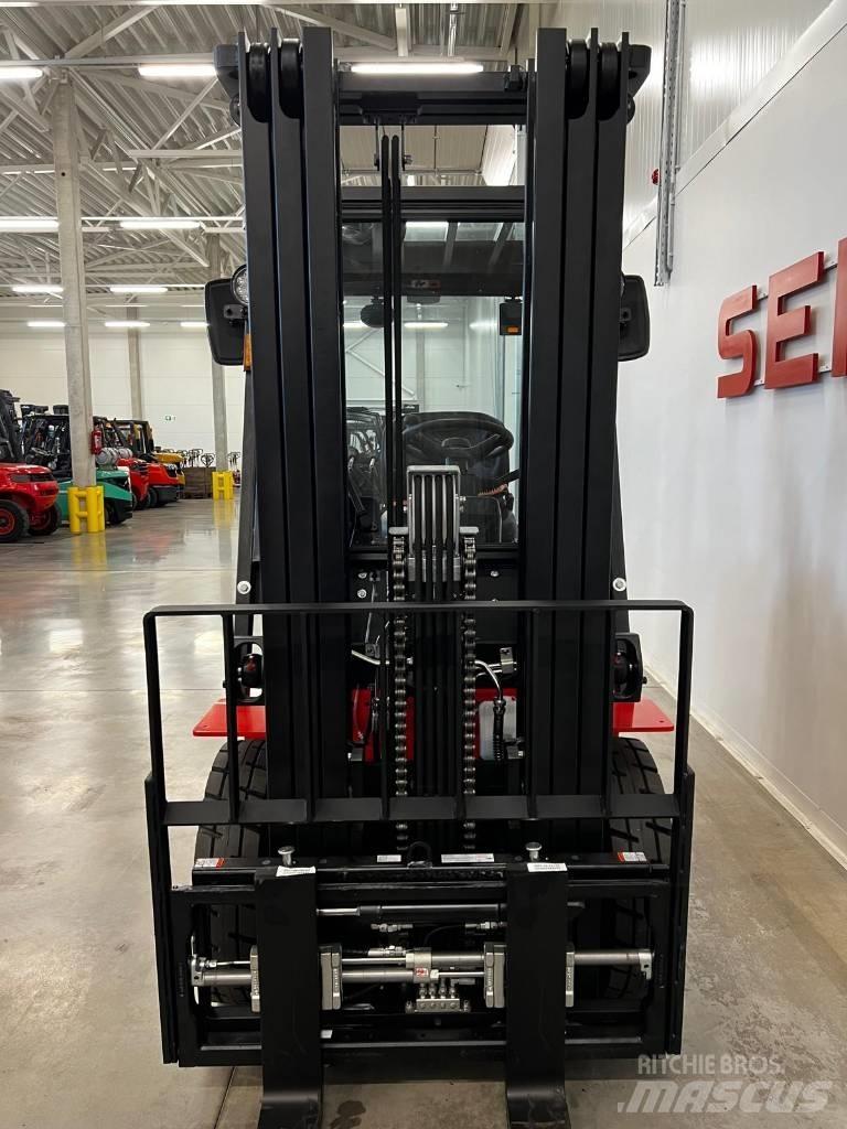 EP EQUIPMENT EFL252 Electric Forklifts