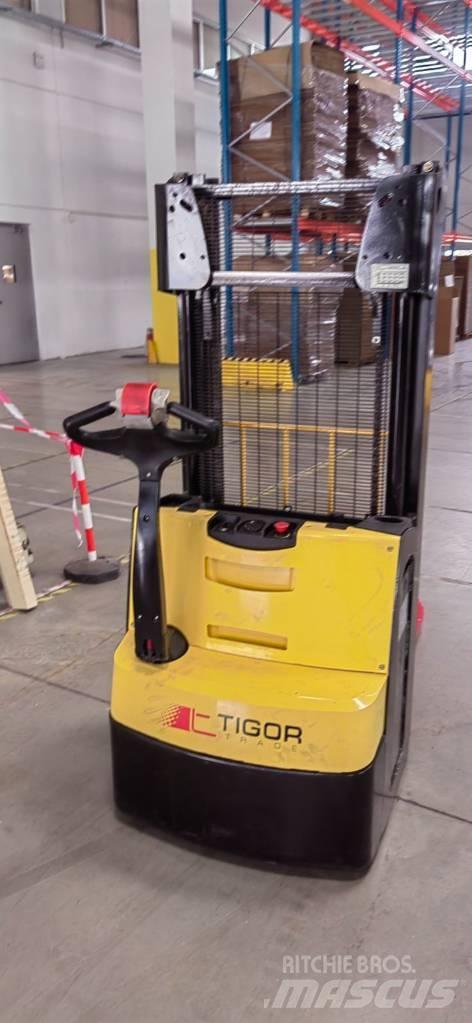 Hyster S 1.2 Pedestrian stacker