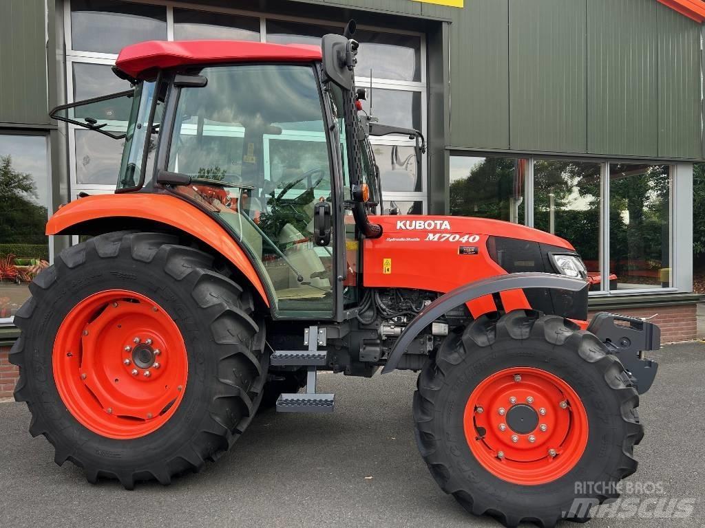 Kubota M 7040 DT Tractors