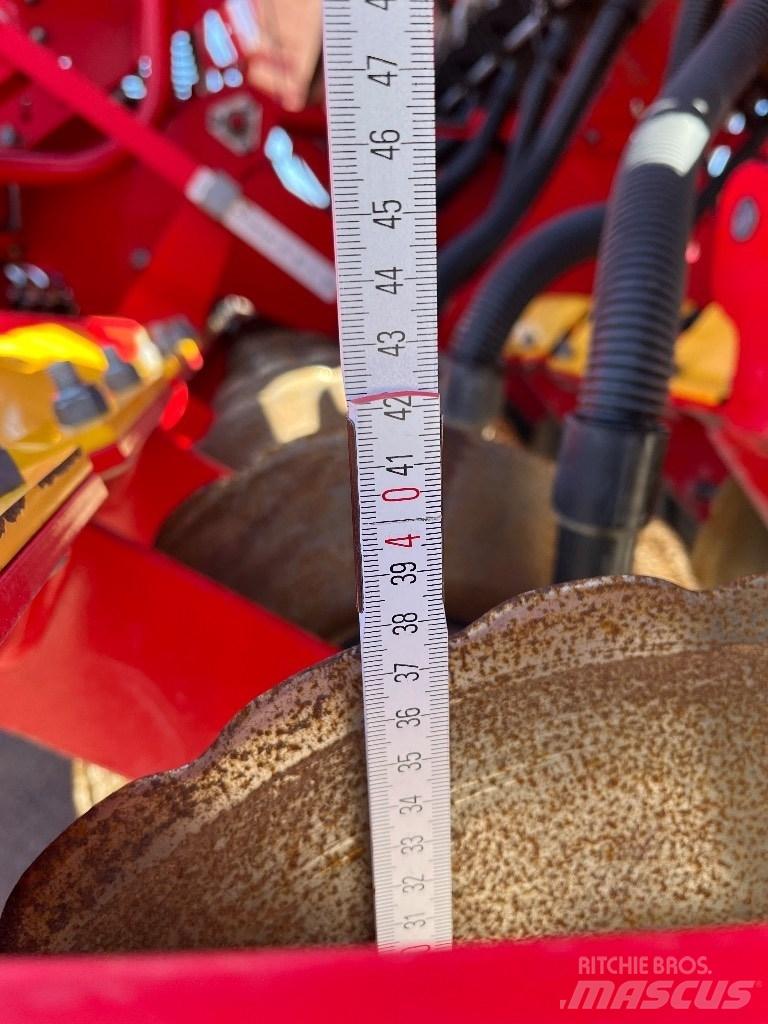 Väderstad Rapid400C Farm Drills