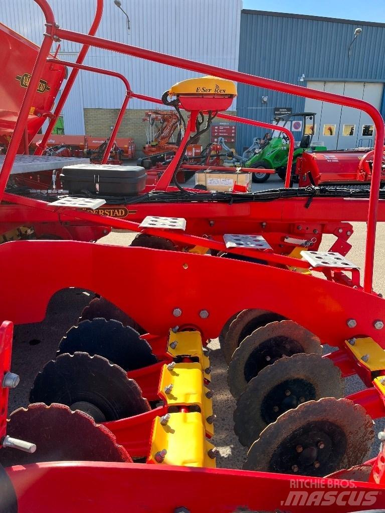 Väderstad Rapid400C Farm Drills
