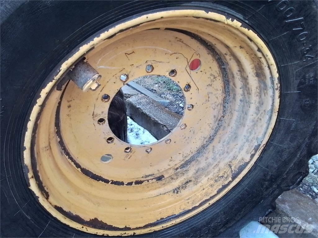 Rottne H20 20x34 Tires, wheels and rims