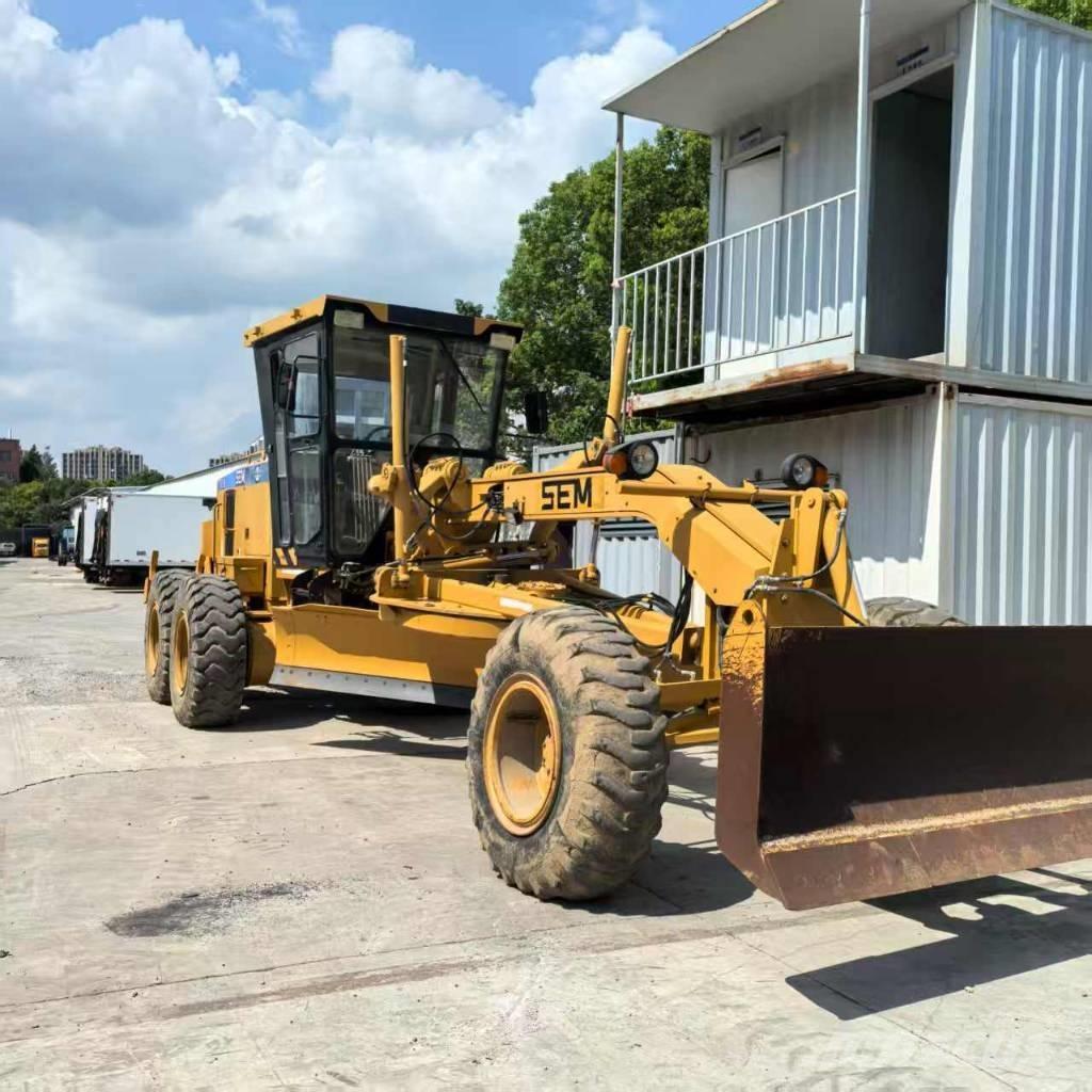 SEM 919 Motor Graders