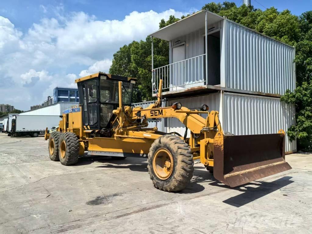 SEM 919 Motor Graders