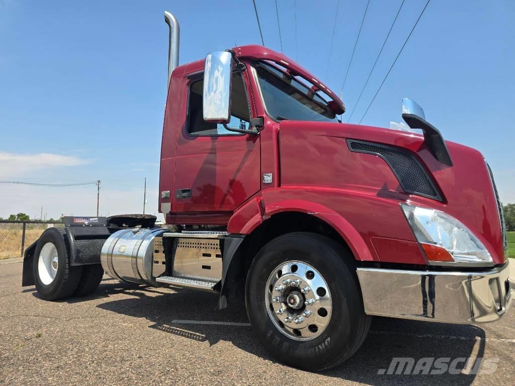 Volvo VNL 42 T300 Conventional Trucks / Tractor Trucks