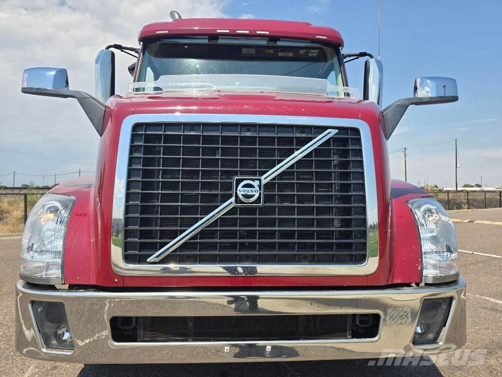 Volvo VNL 42 T300 Conventional Trucks / Tractor Trucks