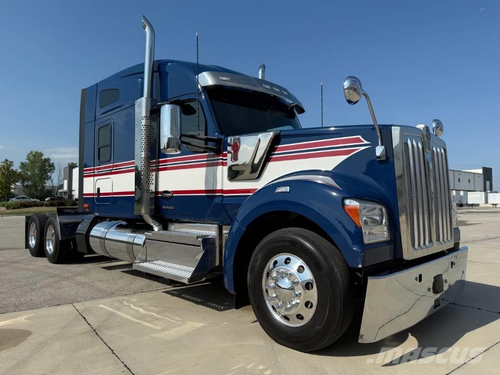 Kenworth W 990 Conventional Trucks / Tractor Trucks