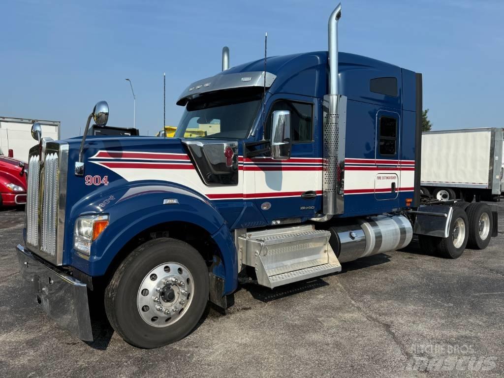 Kenworth W 990 Conventional Trucks / Tractor Trucks