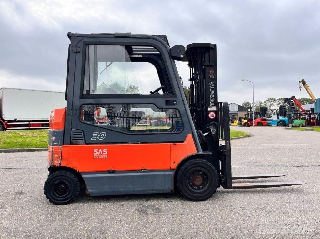 Toyota 7FBMF30 Electric Forklifts