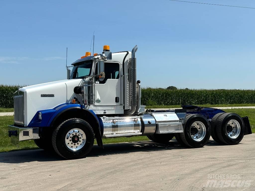 Kenworth T 800 Conventional Trucks / Tractor Trucks