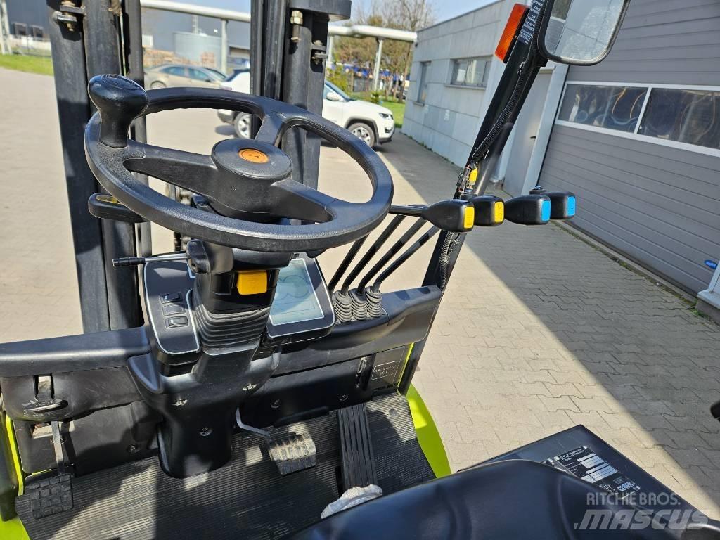 Clark EPX32i Electric Forklifts